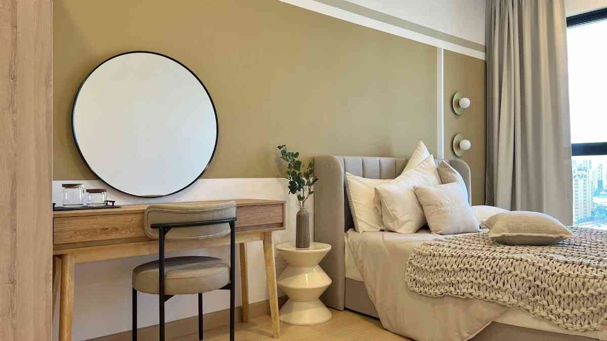 simple dressing table design for short room