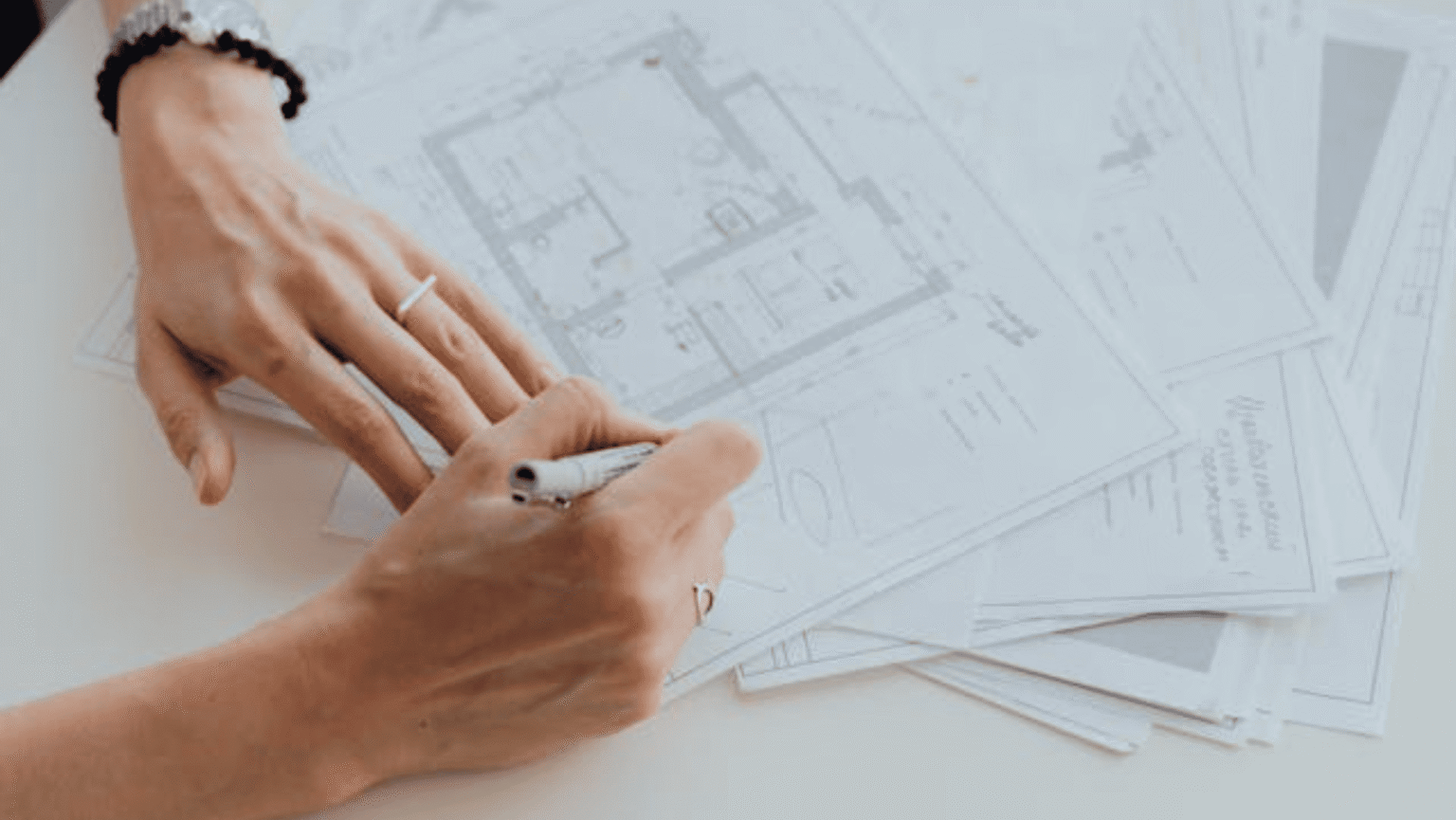 How Much Does an Interior Designer Usually Charge? Cost Breakdown ...